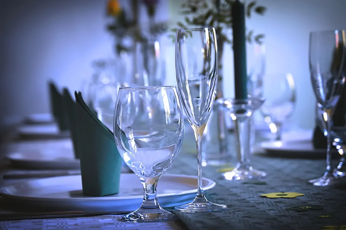 A Checklist for Hosting a Dinner Party on a Budget